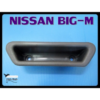 NISSAN BIG-M DOOR PULLING SOCKET SET "GREY" (1 PC.)  // เบ้าดึงประตูอันใน สีเทา (1 ข้าง) สินค้าคุณภาพดี