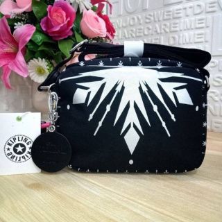 Kipling Disneys Frozen II 
รุ่น Throught The Forest Crossbody Bag 
กระเป๋าสะพายข้างรุ่นLimited Edition