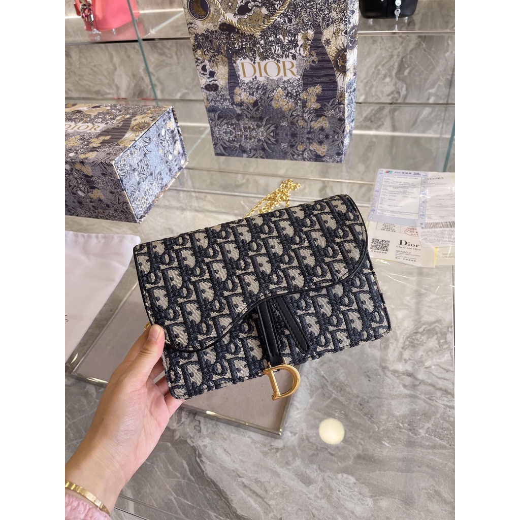 บรรจุภัณฑ์ Dior Saddle WOC Strip Bag Lines Clutch Dior ดีมากวิธี