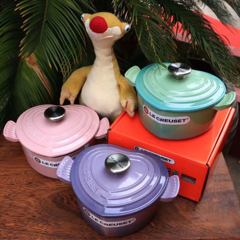 Le creuset Cool Color Heart Shaped Love Little Wing Enamel Pot Cast