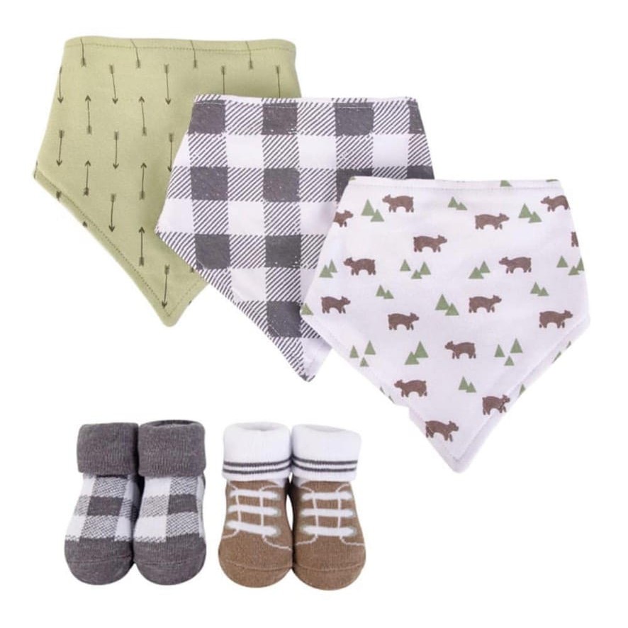 ผ้ากันเปื้อน 3 ชิ้น + ถุงเท้า2 ชิ้น Size: ถุงเท้า 0-9 M/ กันเปื้อน 0-2 Y