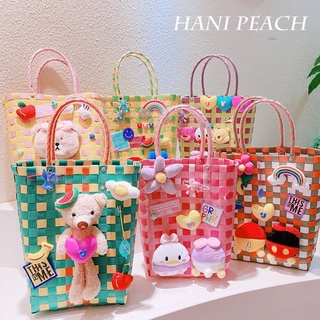 กระเป๋าสาน  งานHandmade กระเป๋าสานสีหวานตกแต่งตุ๊กตาน่ารักมาก ตะกร้าสาน