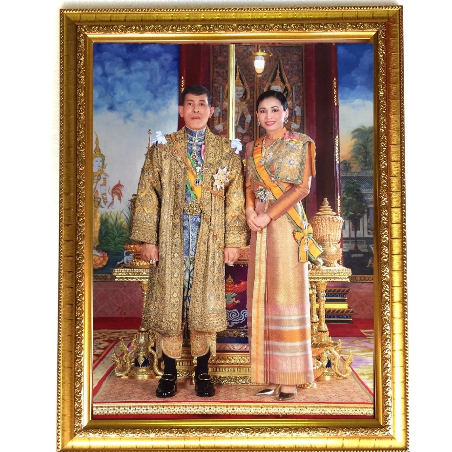 กรอบรูปกระจกพร้อมรูปรัชกาลที่ 10 บูชา ขนาด18*23 นิ้ว งานขึ้นบ้านใหม่. งานเกษียณหน้าที่การงาน มั่ง มี ศรี สุขห