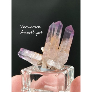 🦋 ผลึกอเมทิส เวราครูซ จากเม็กซิโก พร้อมฐานเเก้ว( Veracruz Amethyst )