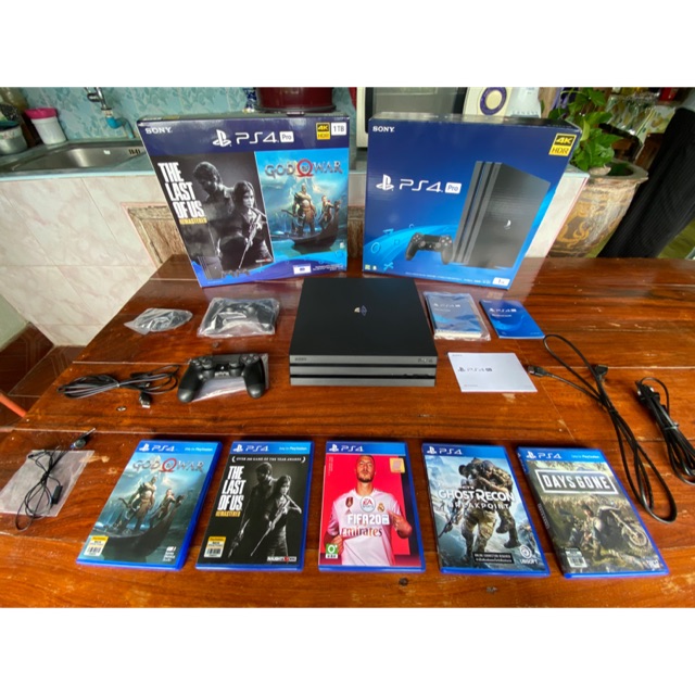 PS4 Pro 1 TB (god of war/the last of us remaster)