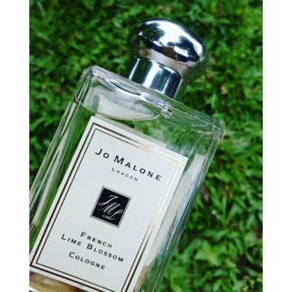 Jomalone lime basil mandarin Jo Malone  น้ำหอม: กลิ่นดอกไม้แบบตะวันออก หมายเหตุยอดนิยม: กระวาน โน้ตกลาง: ผักกระเฉด โน๊ตฐ