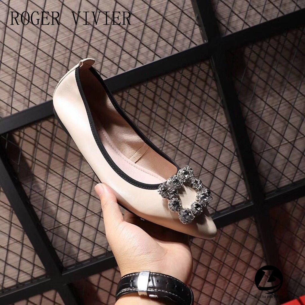 ROGER VIVIER รองเท้าแฟชั่นผู้หญิงแฟลตชี้นิ้วเท้ารองเท้าบัลเล่ต์ ...