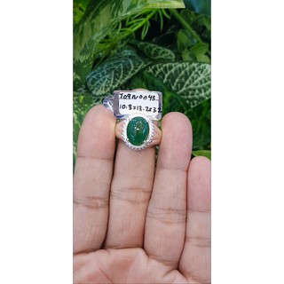แหวนหยก 翡翠戒指 (Jadeite ring) 3.52 กะรัต (Cts.) ดิบ ไม่ผ่านการปรับปรุง (Type A) พม่า (Myanmar)