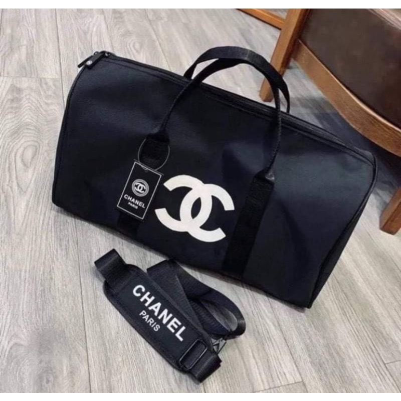กระเป๋า Chanel ทรงสปอร์ต
