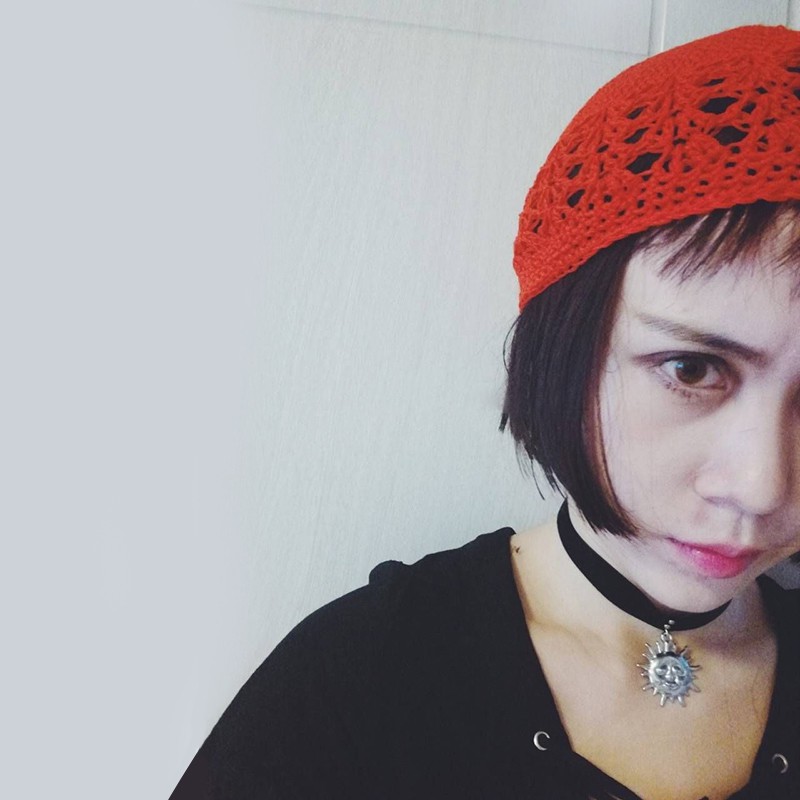 [คลาสสิก] นักฆ่านี้ไม่เย็นเกินไป ลีออน มาร์ติน่า ภาพยนตร์สาวสไตล์ชนที่ทําด้วยมือขนสัตว์ถักหมวกอินเทรนด์แฟชั่นหมวกเย็นปุ่มเกาหลีต้องมีสไตล์สีทึบหม