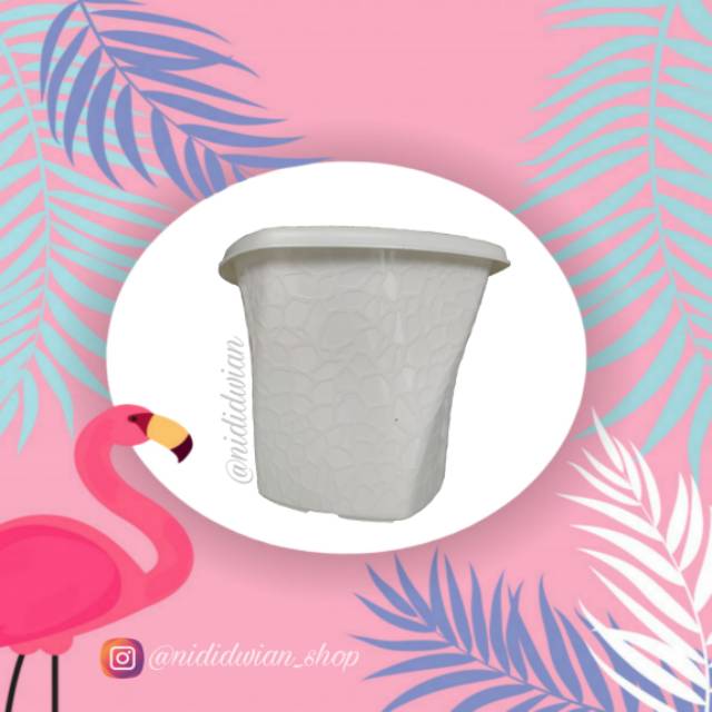 กระถางดอกไม้พลาสติกสีขาว Twistar Twister Uk 20