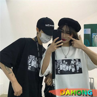 Dahong 💖เสื้อคู่รักชายหญิง Oversized เสื้อโอเวอร์ไซส์แขนสั้นสีขาว เสื้อผ้าวัยรุ่นแฟชั่นเกาหลี เสื้อยืดลายการ์ตูนญี่ปุ่น