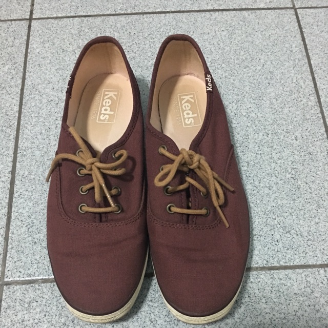 รองเท้ามือสอง ยี่ห้อ Keds สีแดงเลือดนก