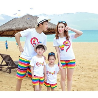 เสื้อครอบครัว พ่อแม่ลูก ลายหัวใจ หลากสี สีขาว ผ้านุ่ม ใส่สบาย