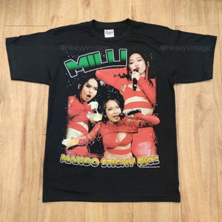 เสื้อยืดผ้าฝ้าย [MANGO STICKY RICE]  MILLI มิลลิ ปังปุริเย่ สุดปัง เสื้อวง เสื้อทัวร์