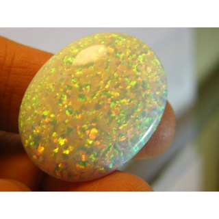 พลอยโอปอล สังเคราะห์!!! WHITE Fire Stripe OPAL รูปไข่ OVAL หลังเบี้ยทรงกลม.8 กะรัต 19x22มม.CABOCHAN GOOD POLISH 1 PCS