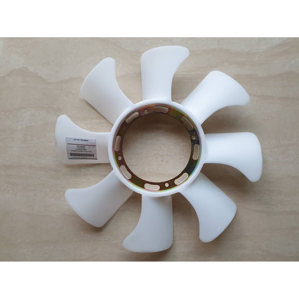 ใบพัดลมหม้อน้ำ MITSUBISHI STRADA 2800,4M40,K67 ราคาอันละ 300บาท