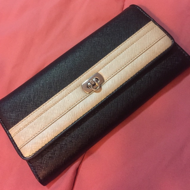 กระเป๋าสตางค์ มือสอง AIIZ