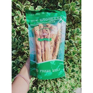 Grissini with sesame ขนมขาไก่ใส่งาดำ by The Baguette