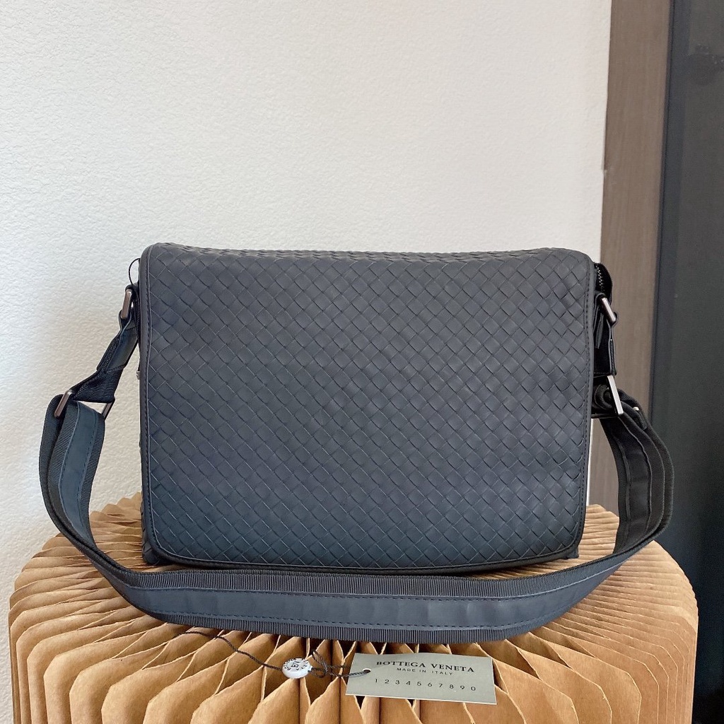 Bottega Veneta BV Leather Full Flap Messenger Bag Vintage Large Satchel  Satchel Bag Padded Shoulder bag Computer Laptop