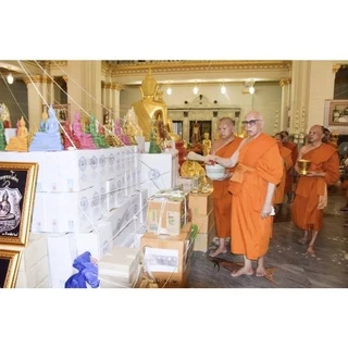 หลวงพ่อโสธร หน้าตัก5นิ้วความสูง 25cm ลายหินอ่อนหยกผ่านพิธีพุทธาภิเษกแล้วหลายวาระ พร้อมกล่องและของแถมสุดมงคลสำหรับสักการะ