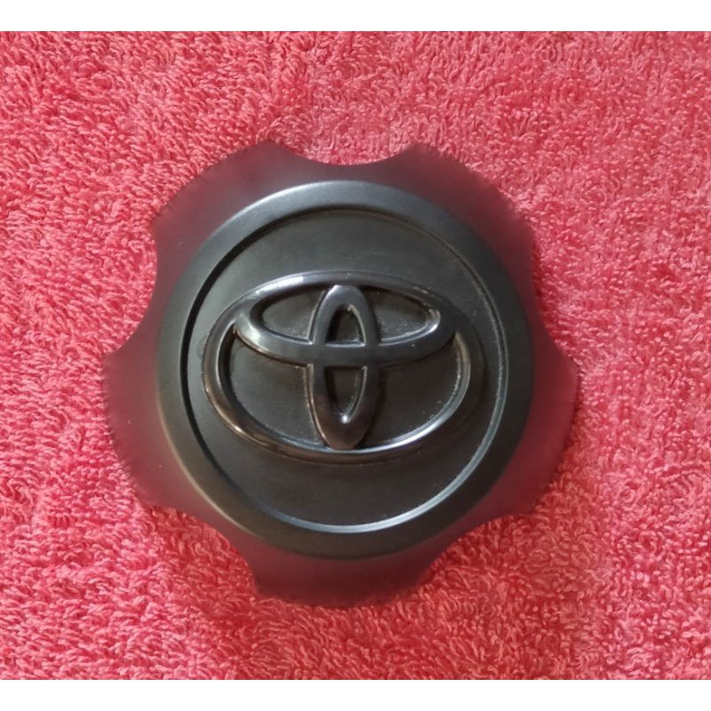 A-4260B-OK110 ฝาครอบดุมล้อสีดำ Toyota revo รีโว่ (ขอบล้อ 15) แท้ สภาพใหม่แต่มีตำหนิรอยขีดข่วนเล็กนิดหน่อยจากการวางเก็บ