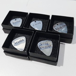 ปิ๊กกีตาร์ ดีดได้จริง สลักชื่อฟรี!! (บอกในแชทได้เลยจ้า) สินค้าพร้อมส่ง