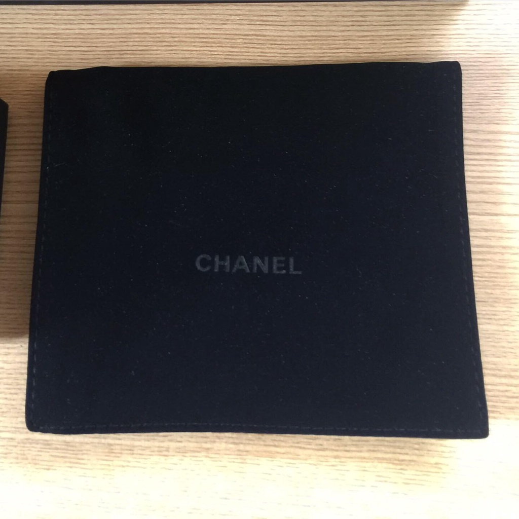 ถุงผ้ากำมะหยี่ ชาแนล Chanel สำหรับใส่กระเป๋าสตางค์สั้น