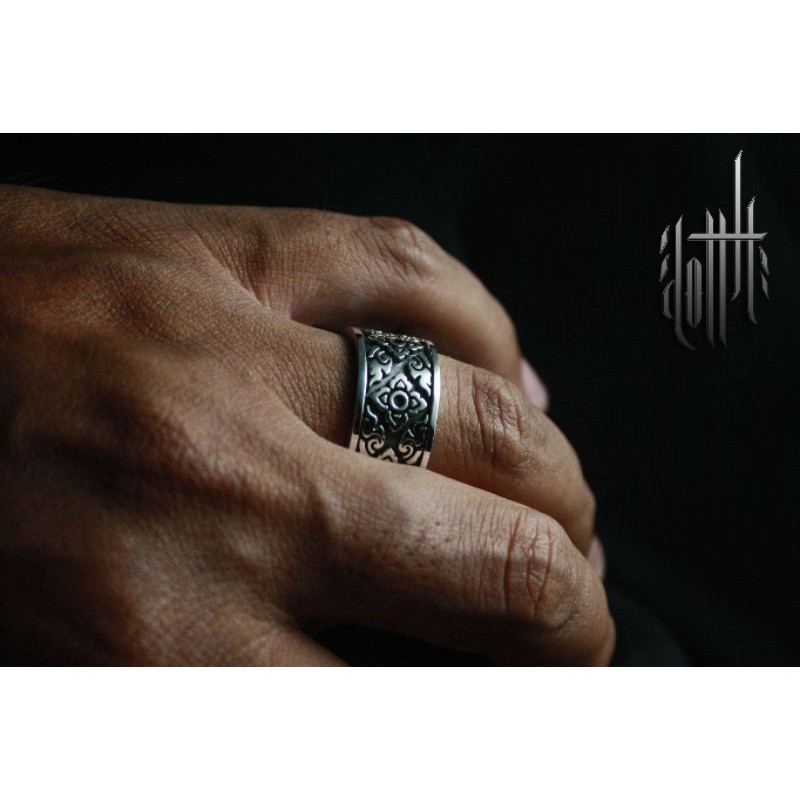 แหวนธำมรงค์ เนื้อเงินแท้ประดับลวดลายไทยที่เป็นเอกลักษณ์และดูทันสมัย