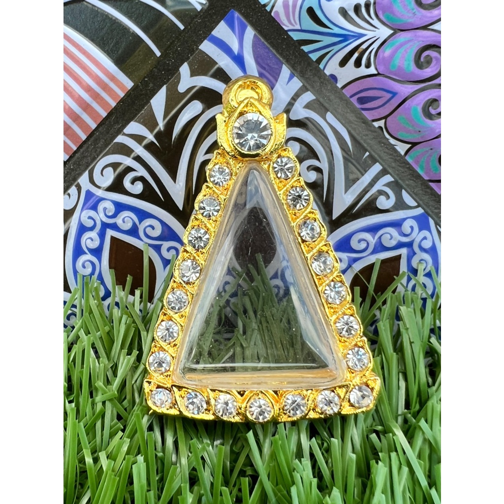 กรอบพระ สมเด็จนางพญา กรอบเงินแท้ 80% ชุบทอง ฝังเพชร สวยงาม ขนาด 2.6 *3.7 cm