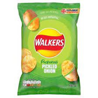 แพ็ค 2 ชิ้น Walkers Pickled Onion Crisps 32.5g. วอล์กเกอร์สดองหัวหอมดอง 32.5 กรัม