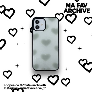 (preจากเกาหลี) mafavarchive - Black heart flutter epoxy case เคสมือถือคลุมรอบเครื่อง ขอบยางดำ ลายหัวใจจิ๋ว ดำ  สีขาว