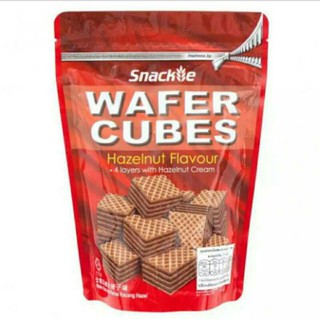 Wafer Cubes เวเฟอร์คิวบ์ สอดไส้ครีม 4 ชั้น...รสเฮเซลนัท...ตรา "Snackies"... 1 ห่อ 200 กรัม