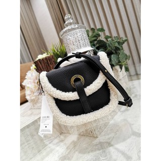 กระเป๋าสะพายUGG Heritage Sheep Leather Crossbody Bagพร้อมส่งไอเท็มแนะนำ! UGG Heritage Sheep Leather Crossbody Bag กระเป๋