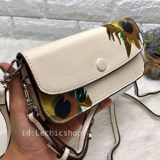 CHARLES &amp; KEITH ครอสบอดี้+คล้องมือ Embroidery Bag ปักลายดอกไม้