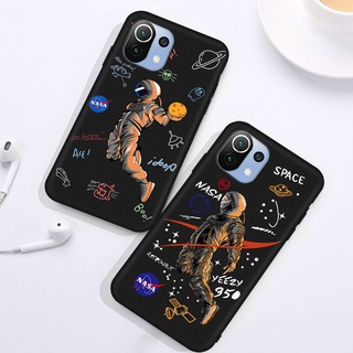 Xiaomi 11 Lite 11T PRO Redmi Note10 Pro Max NASA Space Astronaut Cute Graffiti Phone Case for Xiaomi Mi 11 Pro Ultar POCO X3 GT Poco M3 M4 Pro PocophoneF1 CC 9 SE PRO NOTE 10 PRO MAX 3 10 8 Lite CC10 Redmi 9T 9C CC 9 10 Note 9 10 10T 10S 11 Pro Max Plus 4