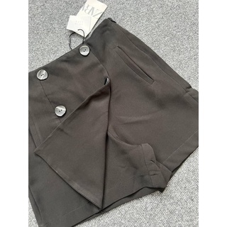 ของใหม่😻🤩 กางเกงกระโปรงขาสั้น ZARA สึเทา,น้ำตาล,ดำ  แต่งกระดุม+กระเป๋าหน้าสองข้าง แบบซิปข้าง ด้านหลังกระเป๋าหลอกผ้านิ่ม