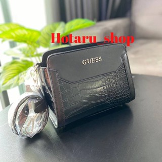 GUESS CROC EFFECT SHOULDER BAG กระเป๋าสะพายทรงสวย อยู่ทรง ขนาดกำลังดีหนังลายจระเข้