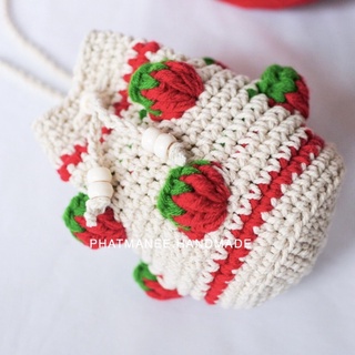 pmncrochet : กระเป๋าถักสตรอเบอร์รี่นูนข้าง🍓ใบจิ๋ว กระเป๋าใส่เหรียญ 💥พร้อมส่ง💥