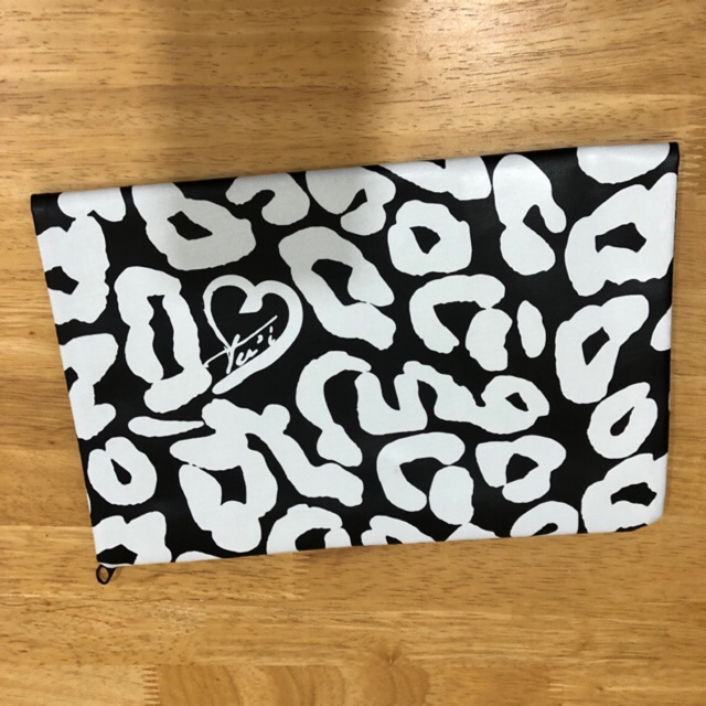 กระเป๋า ถือ นิตยสาร Elle แท้