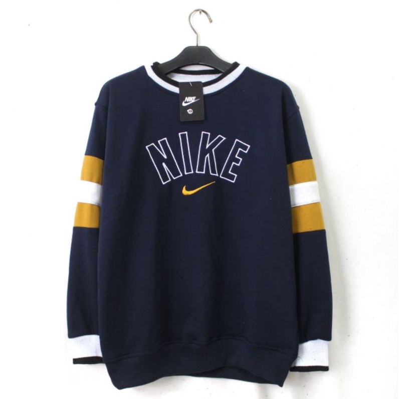 เสื้อสเวตเตอร์คอกลม Nike