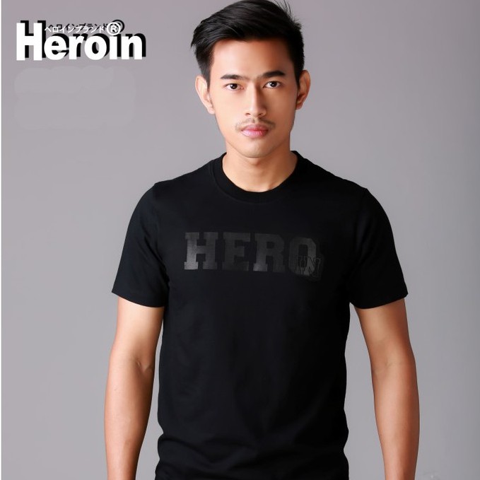 ค่าของเงินHeroin เสื้อยืดสีดำ รุ่น Hero ลายเรียบๆ ดูหรูๆ หล่อมากS-3XL