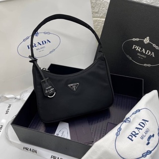 Prada nylon bag  งานสวย ราคาดีมาก size 22 cm