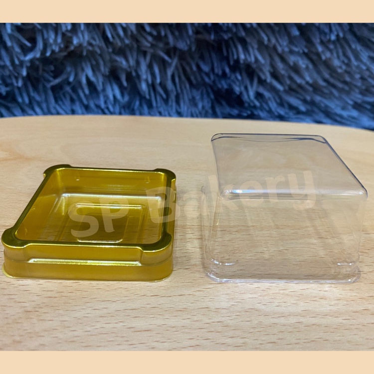 DD-S50 G ถาดขนมไหว้พระจันทร์ 50 กรัม  ฐานทอง พร้อมฝาใส ขนาด 4*4(4.4 *1.5*3 ) ซม. บรรจุ 50 ชุด กล่อง กล่องขนม