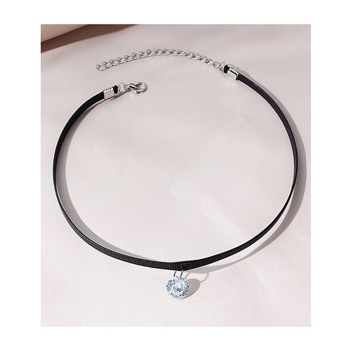 สร ้ อยคอ Lrc แฟชั ่ นสร ้ อยคอสีดําเพชร Y6520X