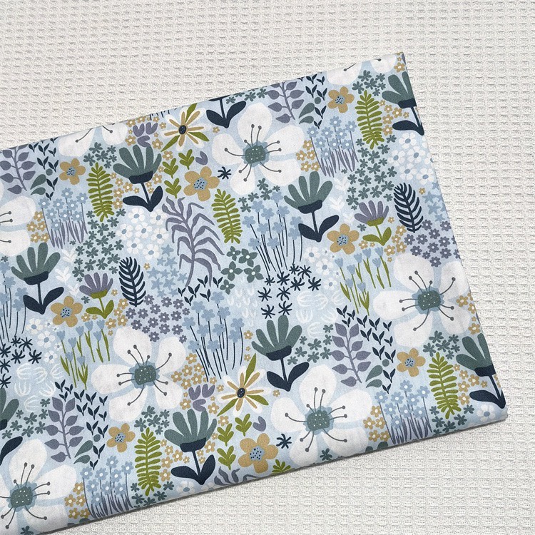 ผ้าคอตตอน 100% ทอทวิล หน้ากว้าง 1.60 เมตร พิมพ์ลายดอกไม้ ตัดขายเป็นเมตร