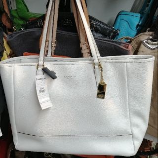 กระเป๋า Coach tote แบรนด์เนม ของแท้ 100% มือสอง