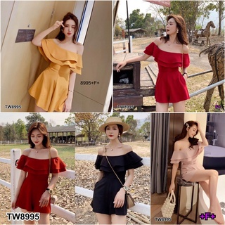 👗Pfashion [ส่งไว!!🚛] P8995 จั้มสูทขาสั้นปาดไหล่ระบาย Off-the-shoulder short-sleeved jumpsuit