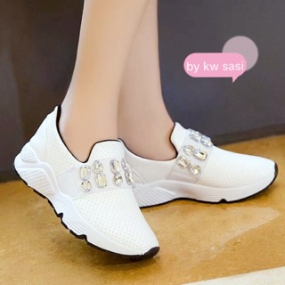 รองเท้าผ้าใบ พร้อมส่ง
