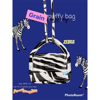 Fourthsep.bkk กระเป๋า Zebra Puffy bag รุ่นหนังเกรน (Grain)